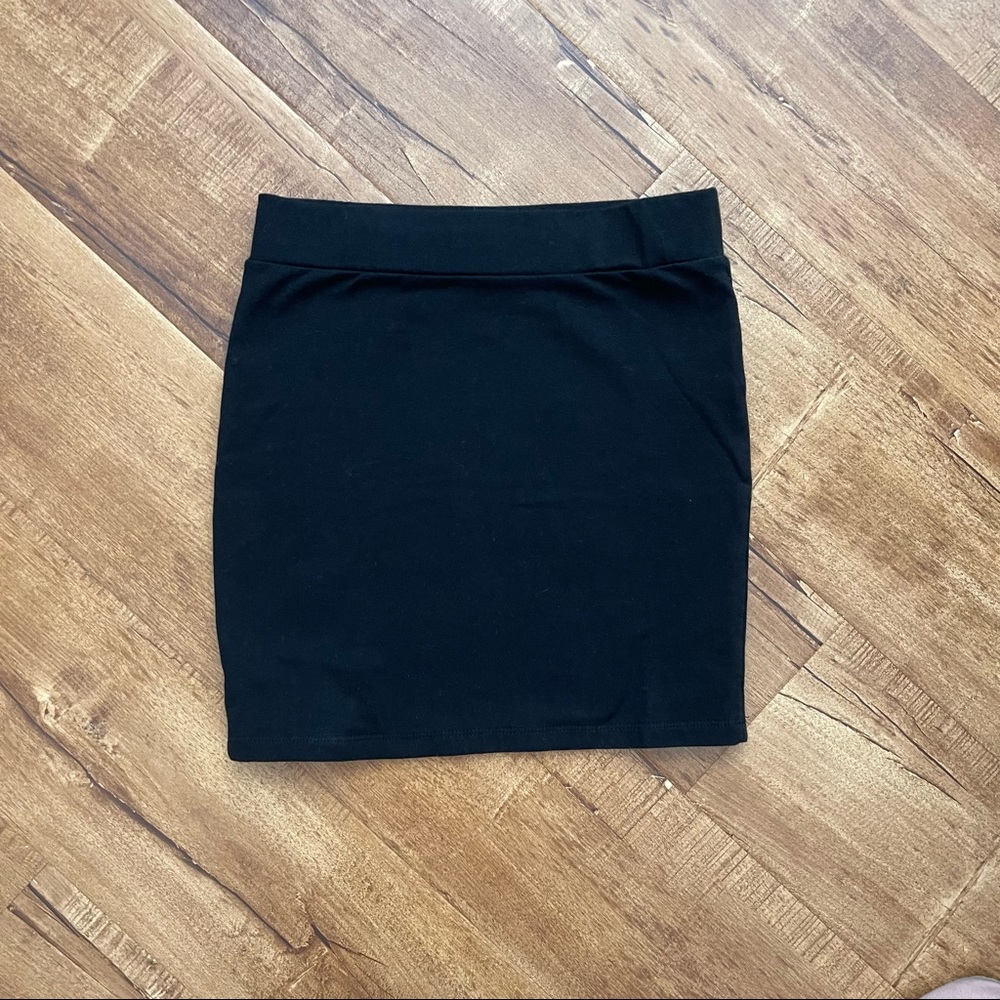 Forever 21 Black Mini Skirt Size Small